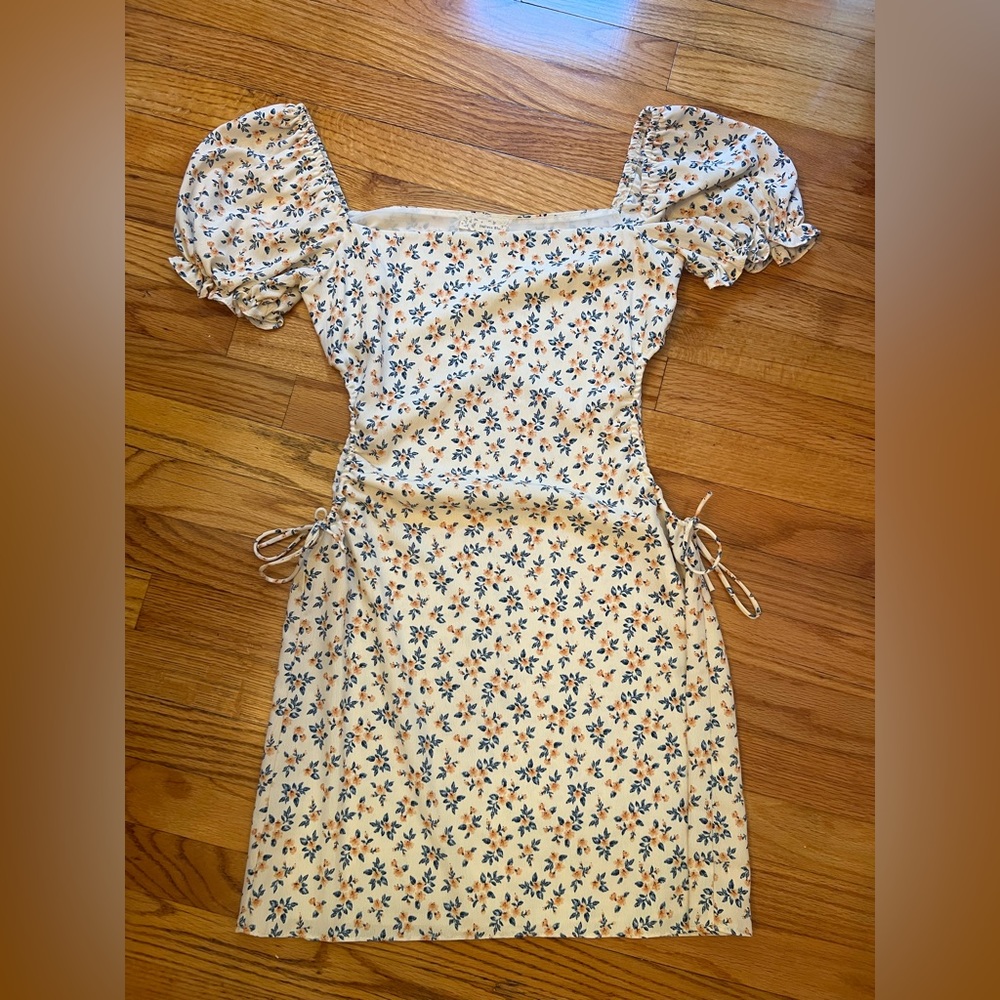 endless blu - floral mini ditsy dress with adjustable side cutouts, nwot euc